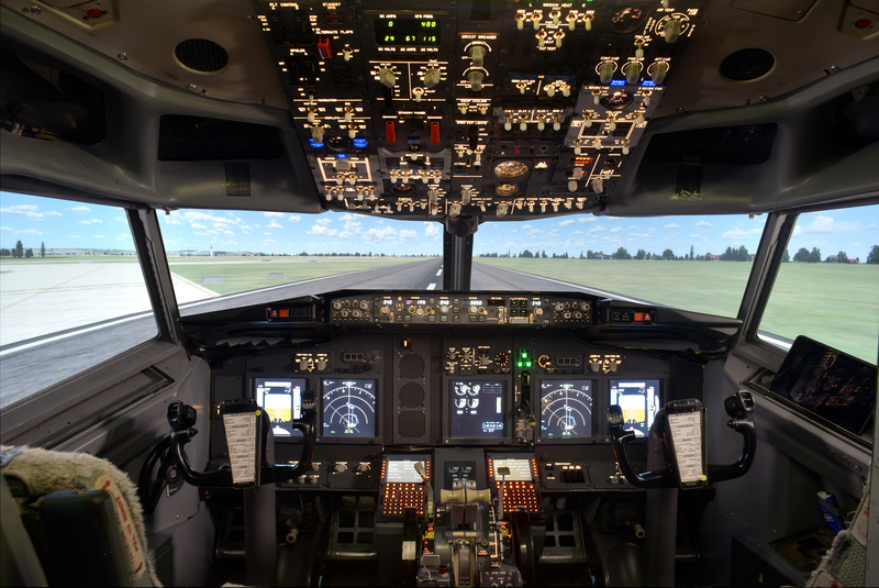 Cockpit eines Flugzeugsimulators von dem V8 Erlebnispartner SIMINN.
