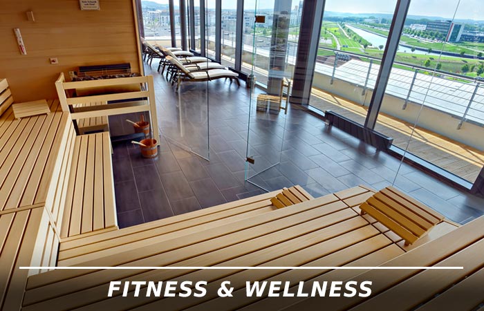 Elegante Sauna mit Ausblick im V8 Hotel Stuttgart.