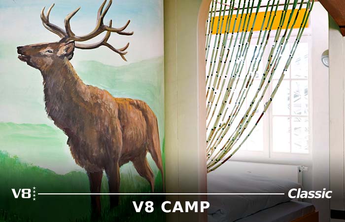 Camper Themenzimmer im V8 Motorworld Hotel Stuttgart.