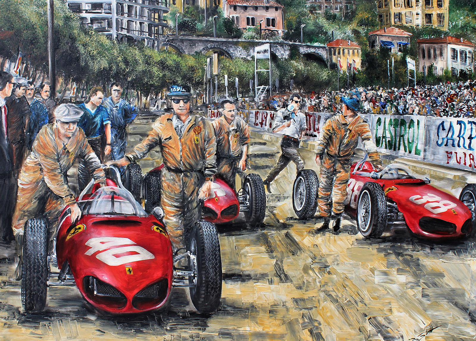 Das Bild zeigt ein nostalgisches Rennszenario mit roten Ferrari-Rennwagen. Mehrere Mechaniker in Overalls bereiten die Fahrzeuge auf der Rennstrecke vor, während Zuschauer im Hintergrund gespannt zuschauen. Die Atmosphäre vermittelt Aufregung und Zusammenhalt im Motorsportrennsport.