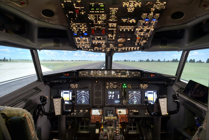 Cockpit eines Flugzeugsimulators von dem V8 Erlebnispartner SIMINN.