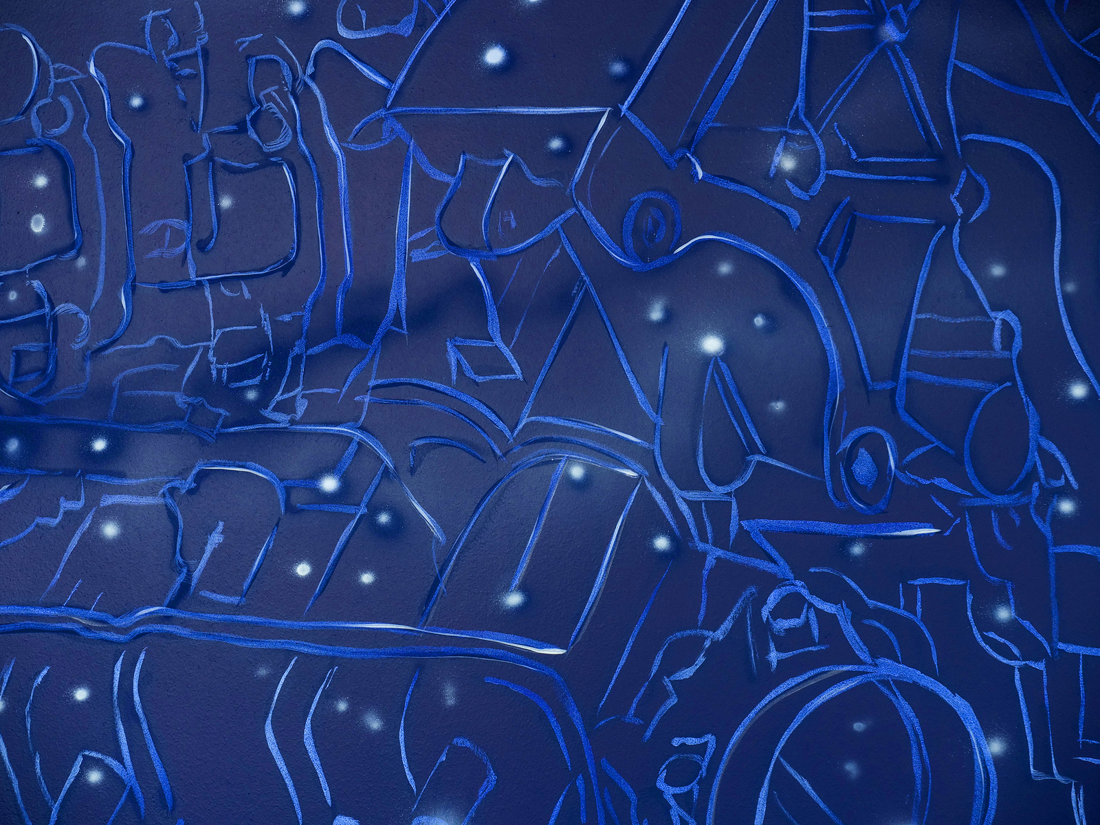 Ein abstraktes Kunstwerk in Blau, das schematische Figuren und Formen darstellt. Die Komposition wirkt dynamisch und hypnotisch, mit leuchtenden Punkten, die einen Eindruck von Bewegung und Tiefe vermitteln. Die verschiedenen Linien und Kurven schaffen ein Gefühl von Interaktion und Unordnung.